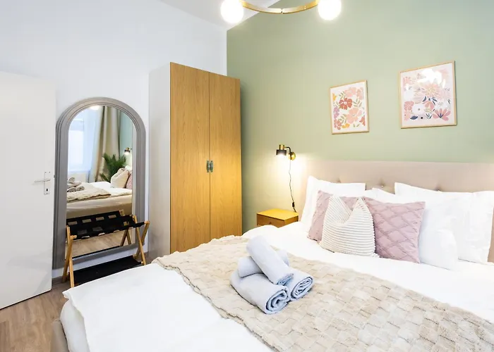 Brand New Bright 2br L Near Park & Metro Holiday home
