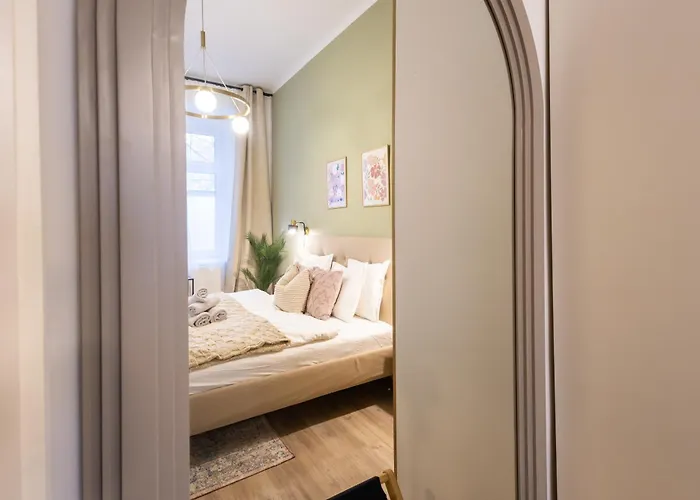 Brand New Bright 2br L Near Park & Metro Holiday home