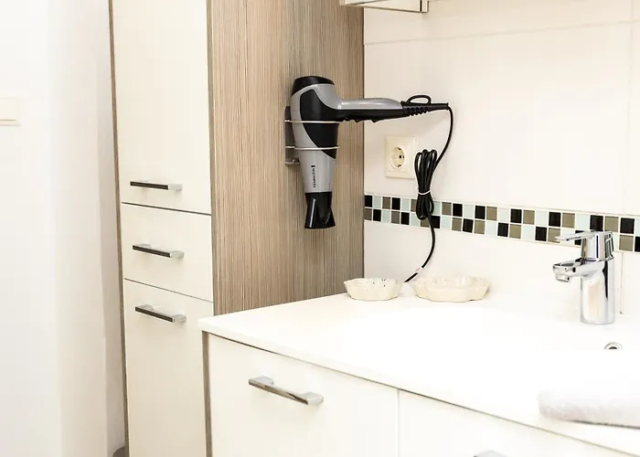 Brand New Bright 2br L Near Park & Metro Vakantiehuis *